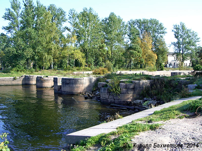 Шлюзы на Петровском устье Староладожского канала