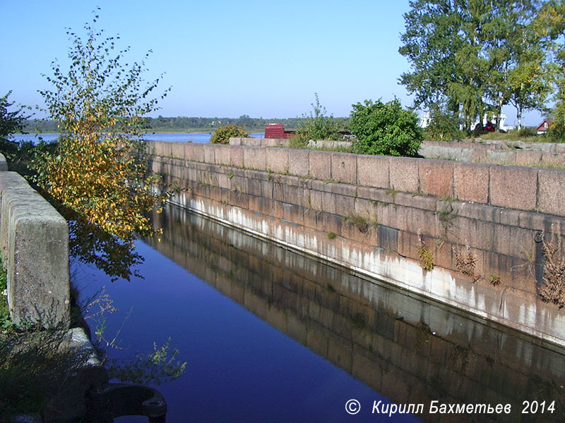 Шлюз на Петровском устье Староладожского канала