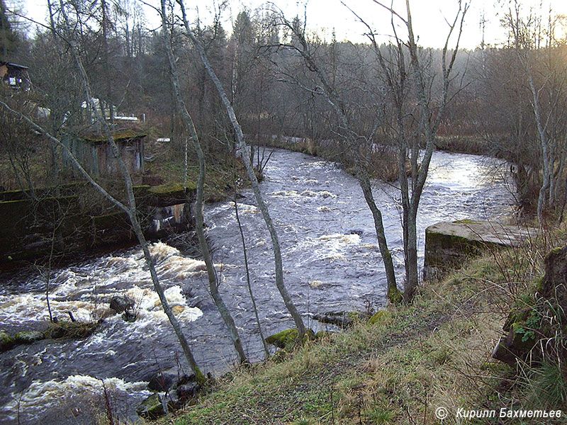 Разрушенная плотина на реке Гладышевке
