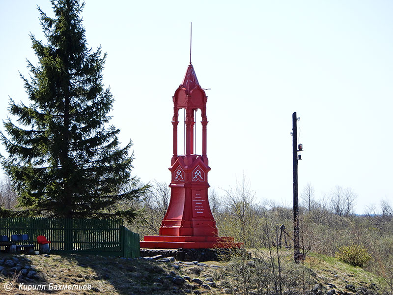 Красный маяк на входе в Новосвирский канал