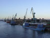 Грузовые суда у причалов Петербургского порта